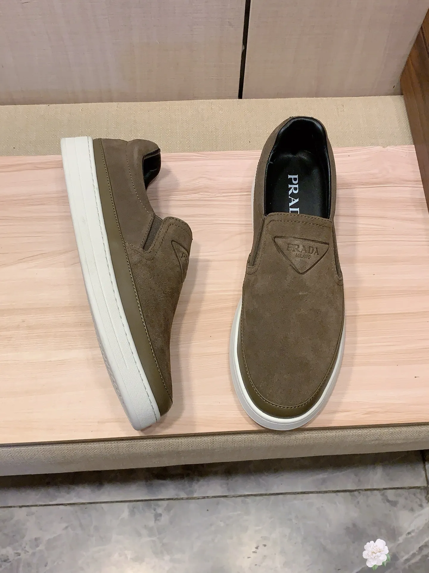 Men's Men's Shoes💰442💰💰🎩🎩[Lightning][Lightning] "PRADA*" The latest and most popular casual shoes, top brand [seduce] luxury ~ purchasing agency, top quality ~. [Strong] The upper is made of imported breathable cowhide with material ➕ breathable sheepskin feet (•) and fine workmanship. The original stylish and stylish soft rubber wear-resistant and non-slip outsole is light and comfortable on the feet. The real thing looks better when photographed. b66: code: 38-44, 4️⃣ colors selected
